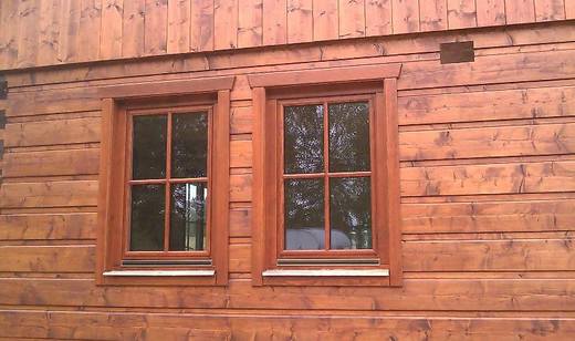 Dřevěný obklad + okenice